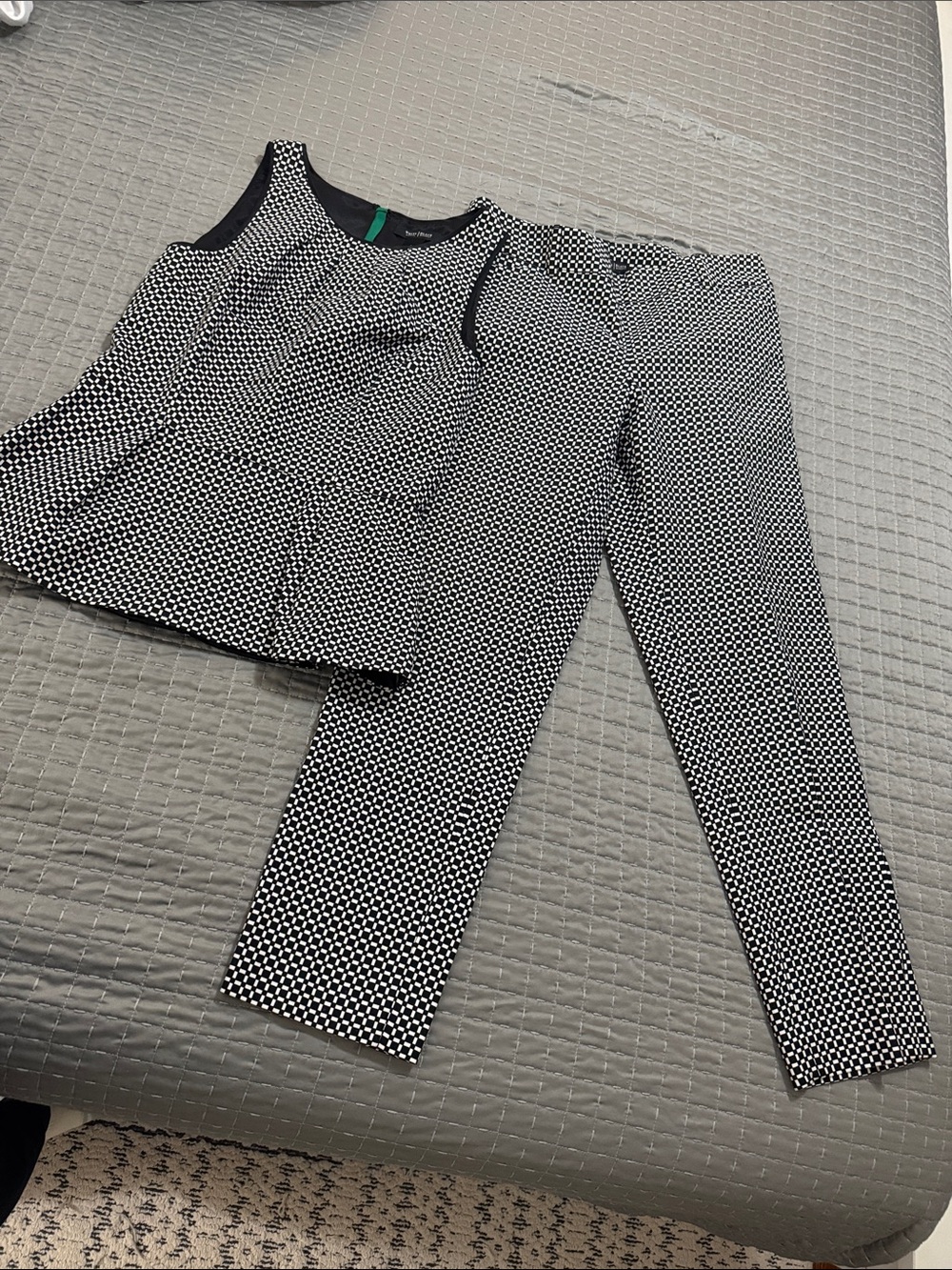 Black & White Geometric Ponte Pants & Top - Women